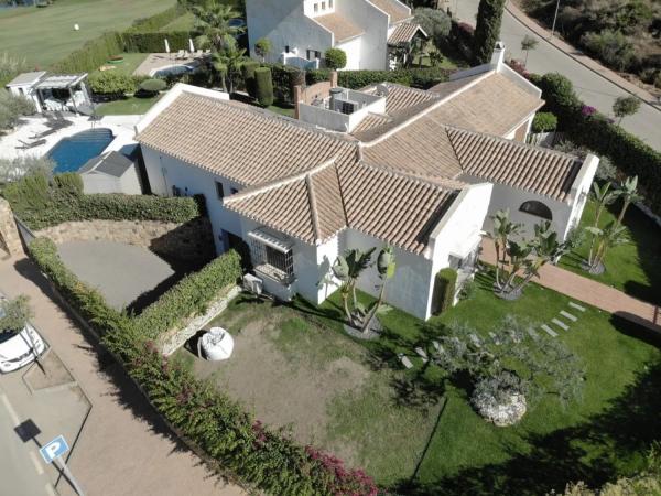 Chalet independiente en venta en  Via Sector 7, Mijas photo 1