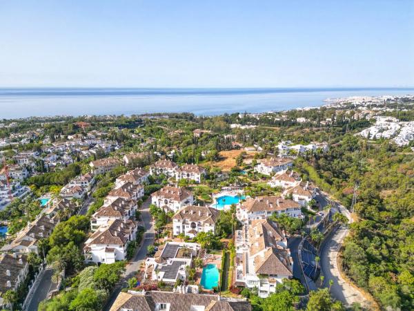 Piso en venta en  Urbanización Monte Paraíso, 5, Marbella photo 1