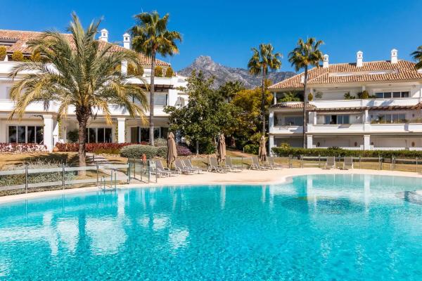 Piso en venta en  Urbanización Monte Paraíso, 5, Marbella photo 3