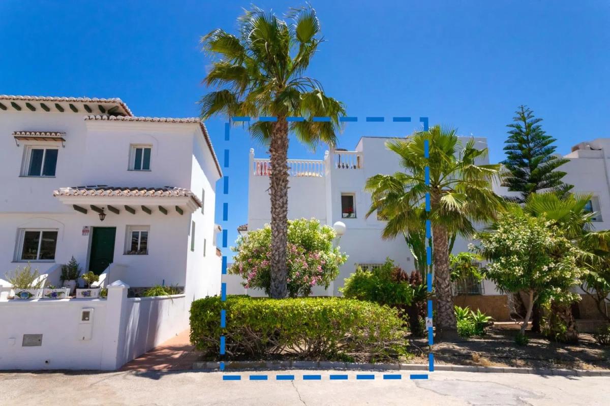 Sprzedaż niezależnego domku jednorodzinnego w Calle Las Flores, 13, Torrox photo 2