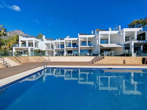 Chalet independiente en venta en  Barrio Sierra Blanca, Marbella photo 1