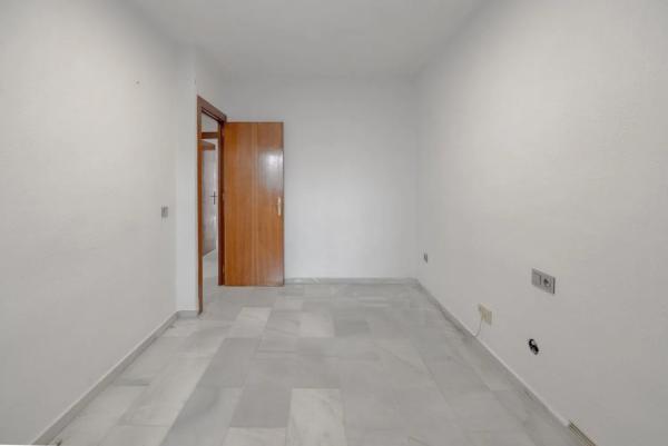 Apartment for sale in Calle Trinidad Grund, Málaga thumbnail 3