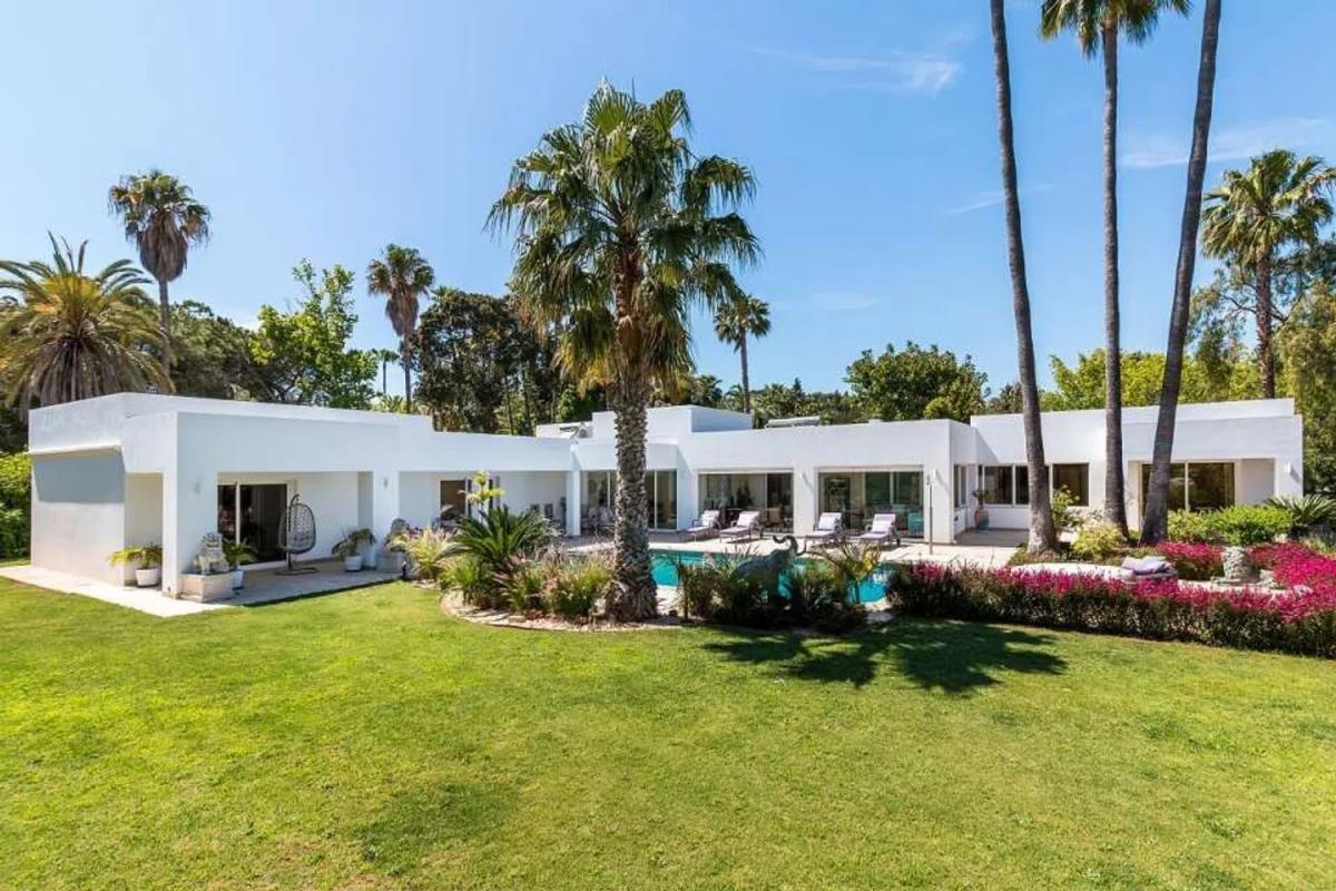 Venta de chalet independiente en Barrio Paraiso-Barronal, Estepona
photo 1