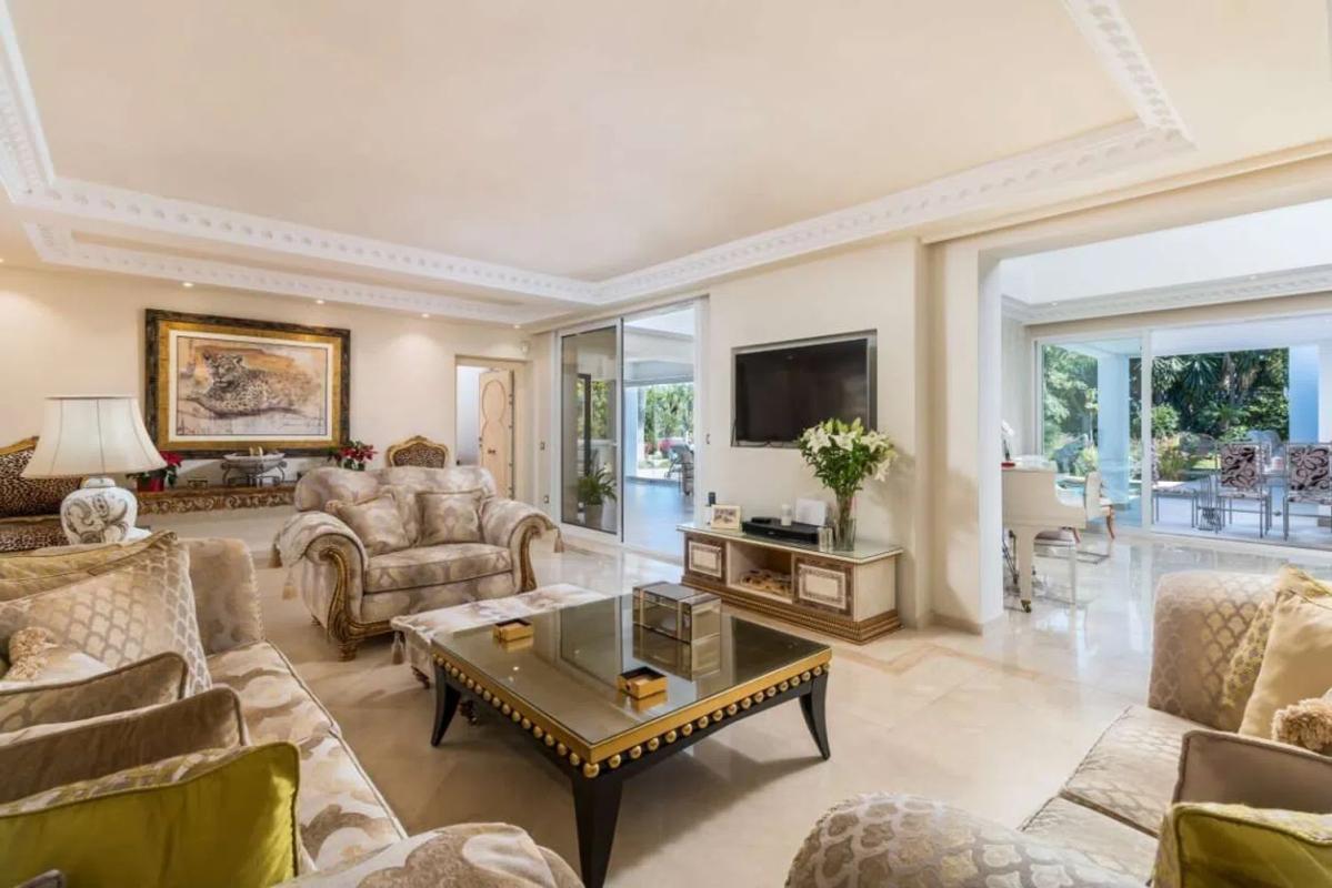Venta de chalet independiente en Barrio Paraiso-Barronal, Estepona
photo 2