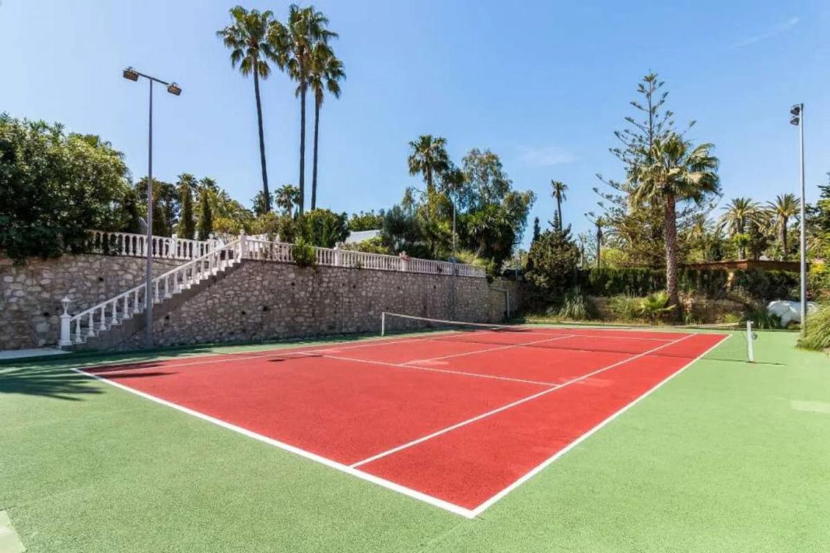 Venta de chalet independiente en Barrio Paraiso-Barronal, Estepona
photo 4