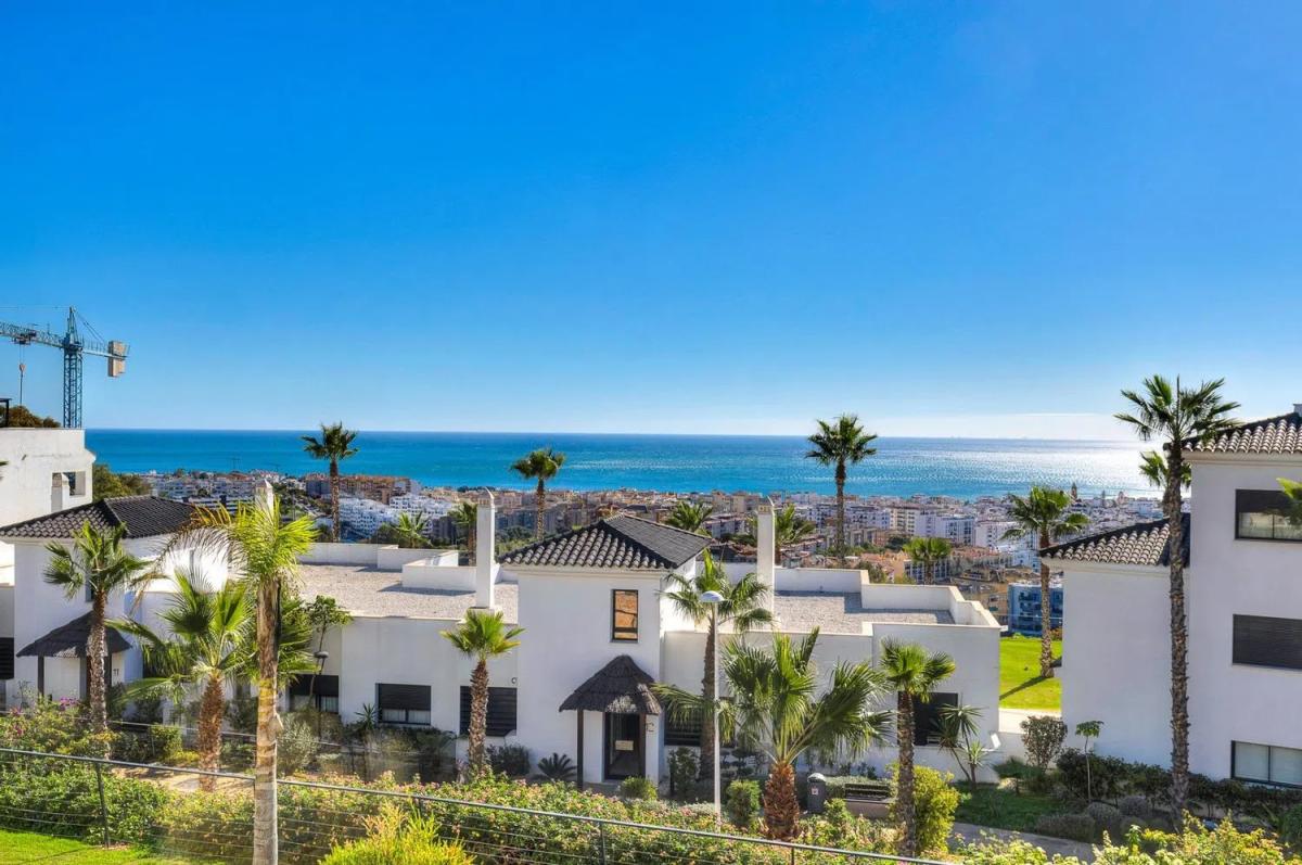Продажа квартиры на Urbanizacion Altos de Estepona, 1 R, Эстепона
photo 1
