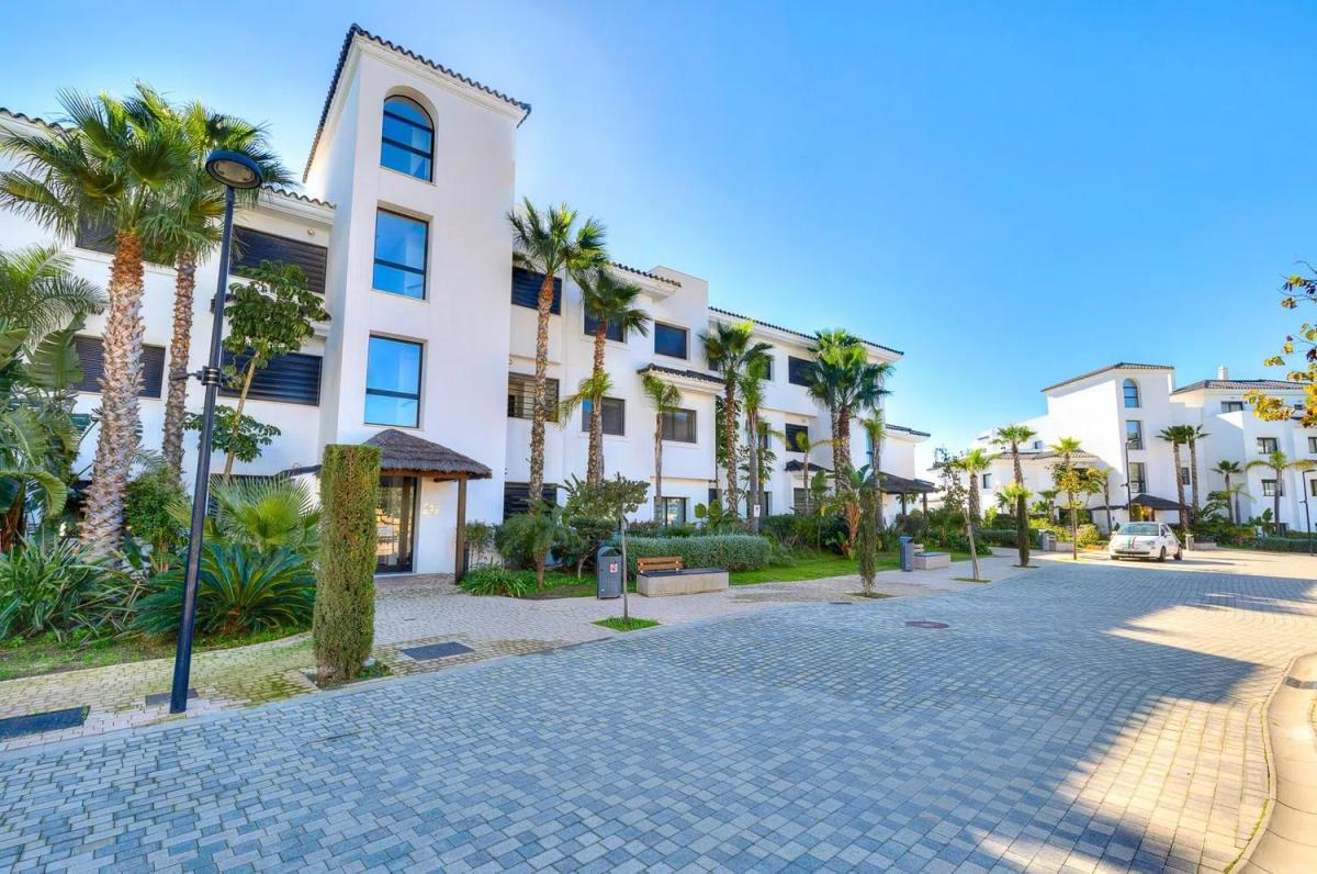 Продажа квартиры на Urbanizacion Altos de Estepona, 1 R, Эстепона
photo 2