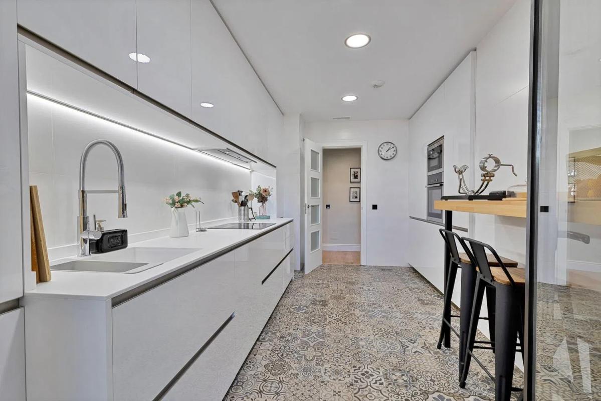 Продажа квартиры на Urbanizacion Altos de Estepona, 1 R, Эстепона
photo 5