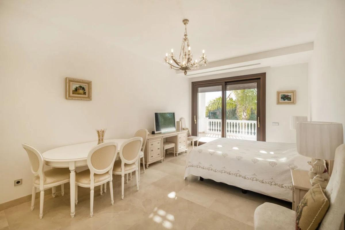 Sprzedaż niezależnego domku jednorodzinnego w  Barrio Casasola, Estepona photo 4