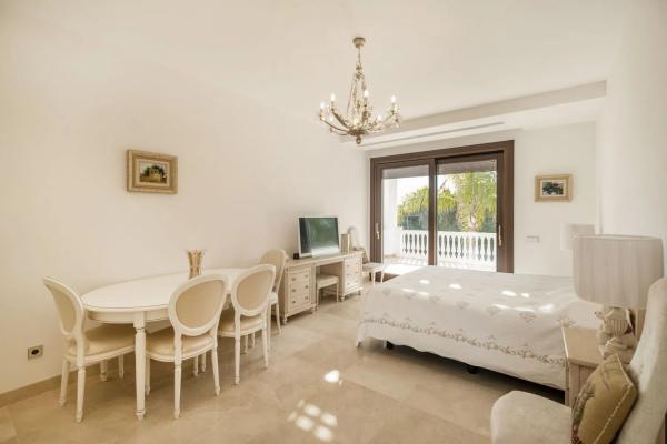 Detached villa for sale in  Barrio Casasola, Estepona photo 4