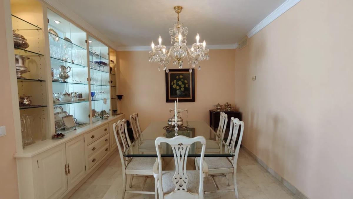 Venta de piso en Urbanizacion el Herrojo, Benahavís
photo 3
