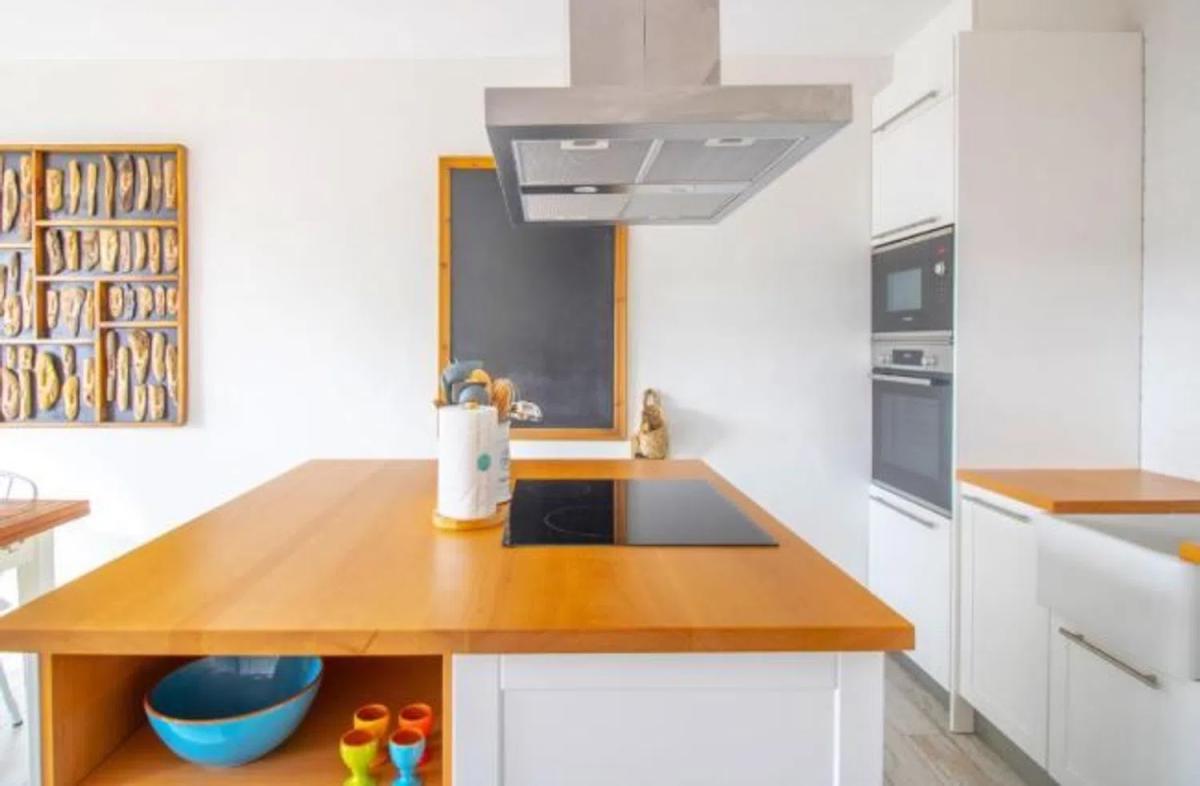 Sale of independent chalet in Calle Pico del Aneto, 48, Estepona
photo 2