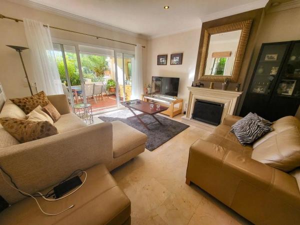 Mieszkanie na sprzedaż w  Barrio Elviria, Marbella photo 2
