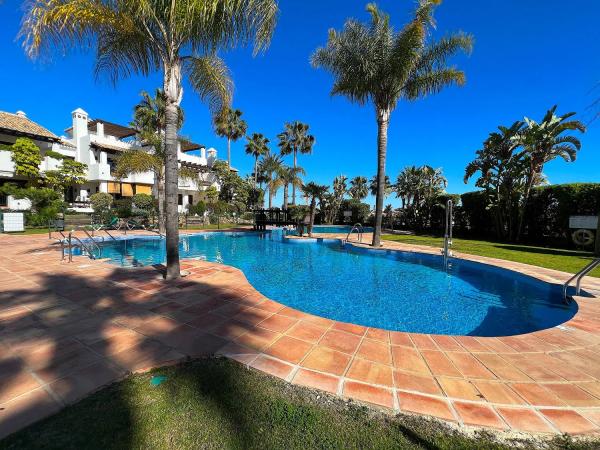 Chalet independiente en venta en  Calle Telemaco, 36, Benahavís photo 2
