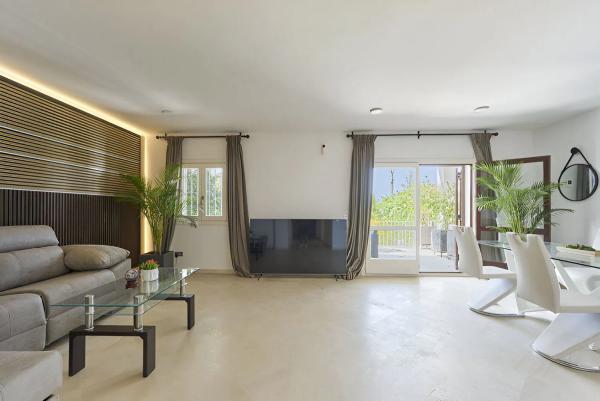 Chalet independiente en venta en  Barrio Puente Romano, Marbella photo 1
