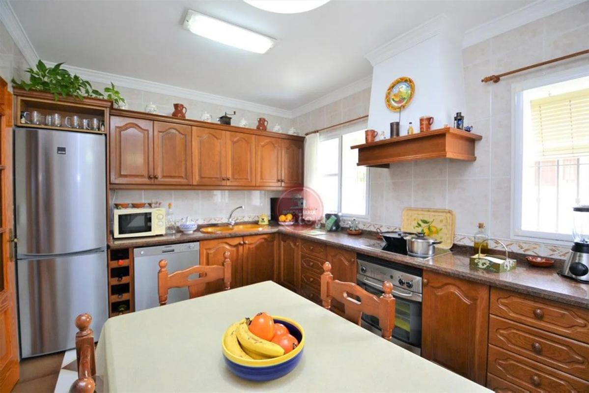 Продажа отдельного шале в Urbanización Santa Rosa, Торрокс photo 5