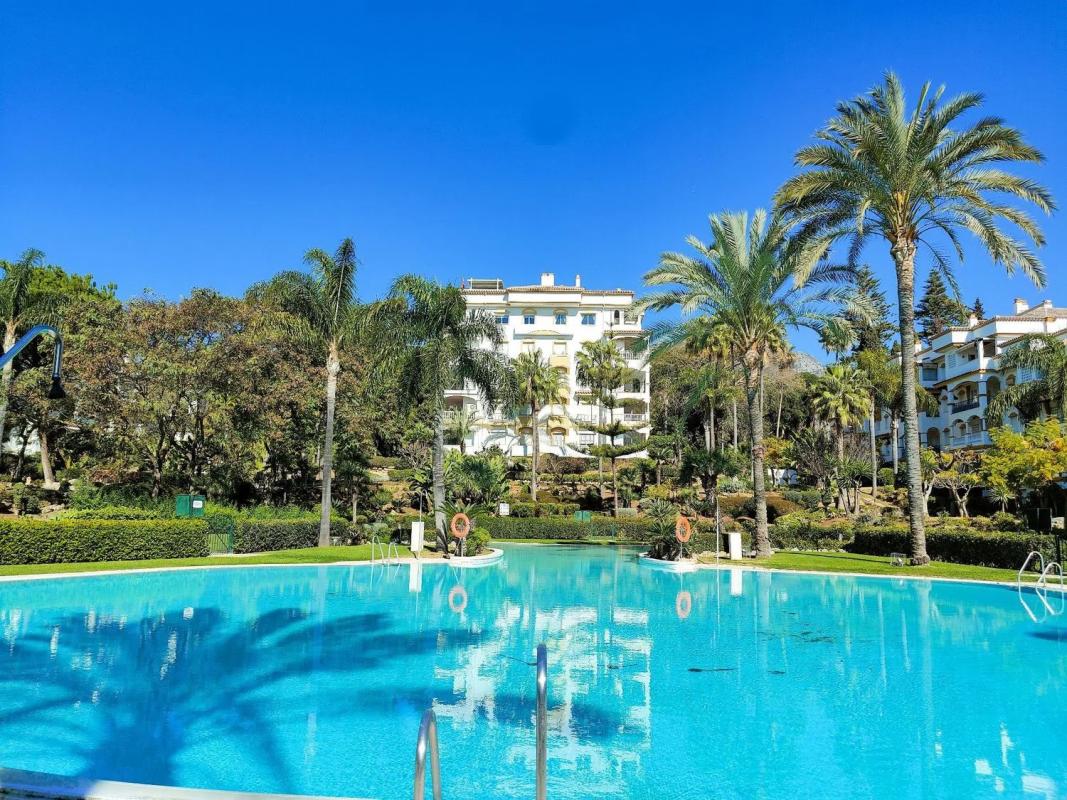 Penthouse sale in Bulevar Ashmawi, Marbella photo 1