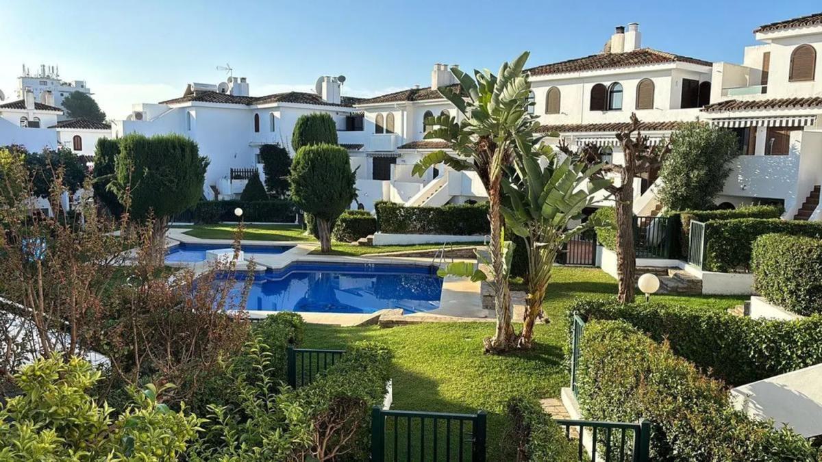 Sale of independent chalet in Barrio Centro, Estepona
 photo 2