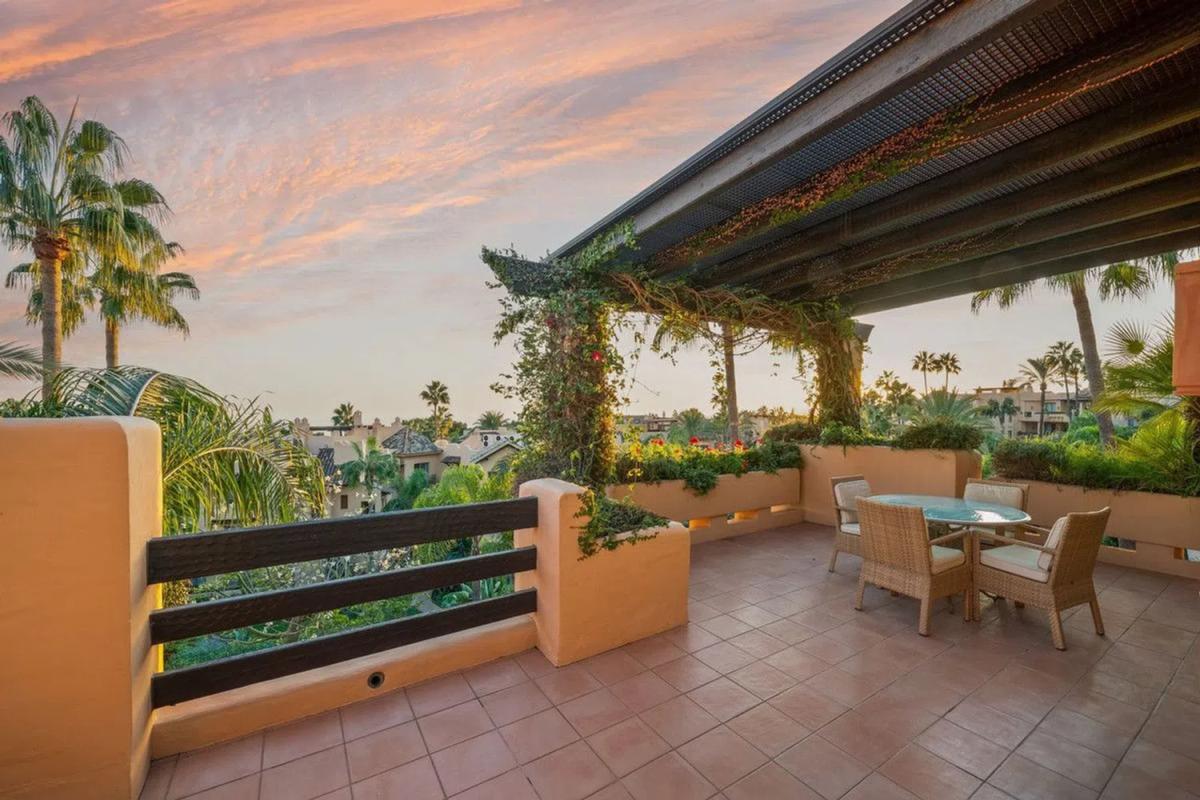Venta de ático en Barrio Sierra Blanca, Marbella photo 1