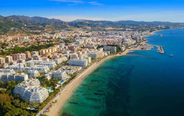 Chalet independiente en venta en  Puente Romano, Marbella photo 1