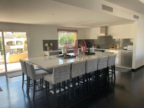 Duplex en venta en Avenida de España, 24, Marbella thumbnail 2