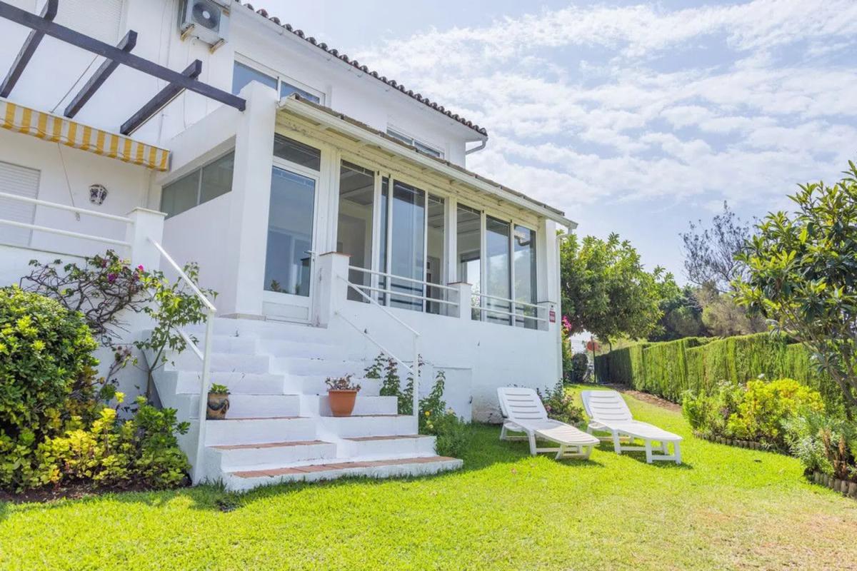 Venta de chalet independiente en Calle Jazmin, Estepona
photo 1