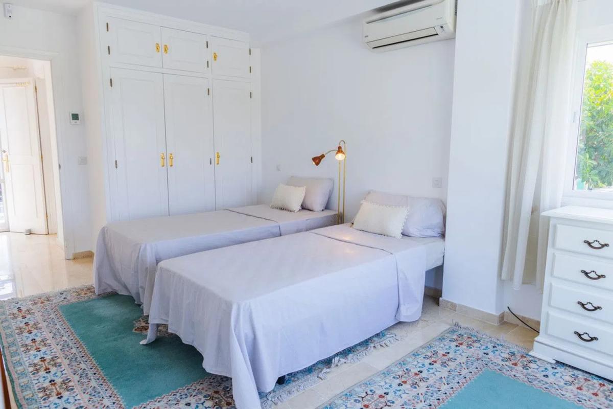 Venta de chalet independiente en Calle Jazmin, Estepona
photo 3