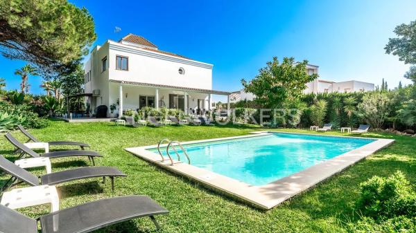 Wolnostojąca willa na sprzedaż w  Calle Lisboa 23-D, Marbella photo 1
