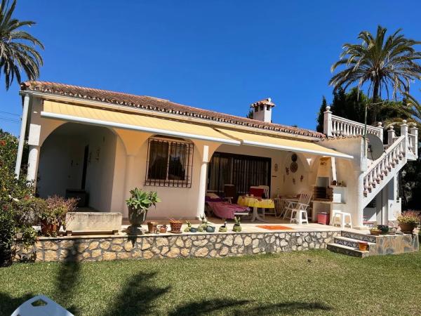 Chalet independiente en venta en Avenida de Cartagena, 519, Marbella thumbnail 1