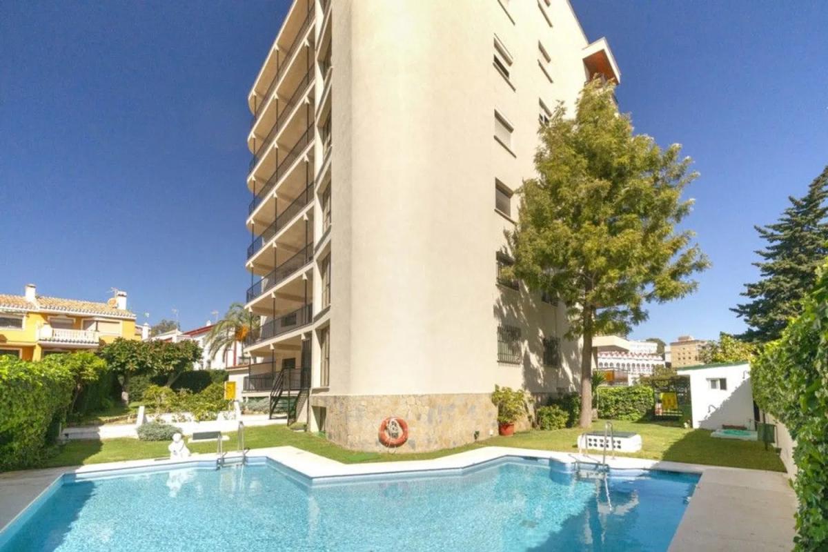 Sale of apartment in La Carihuela - Los Nidos, Torremolinos
photo 1