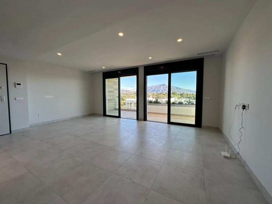 Venta de piso en Calle Pico Alcazaba, Estepona
photo 2