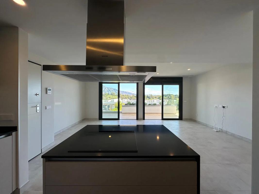 Venta de piso en Calle Pico Alcazaba, Estepona
photo 3
