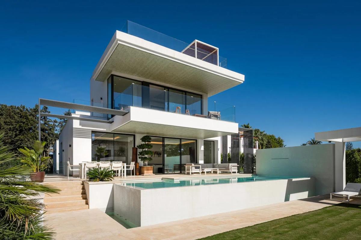 Venta de chalet independiente en Barrio Sotoserena, Estepona
photo 1