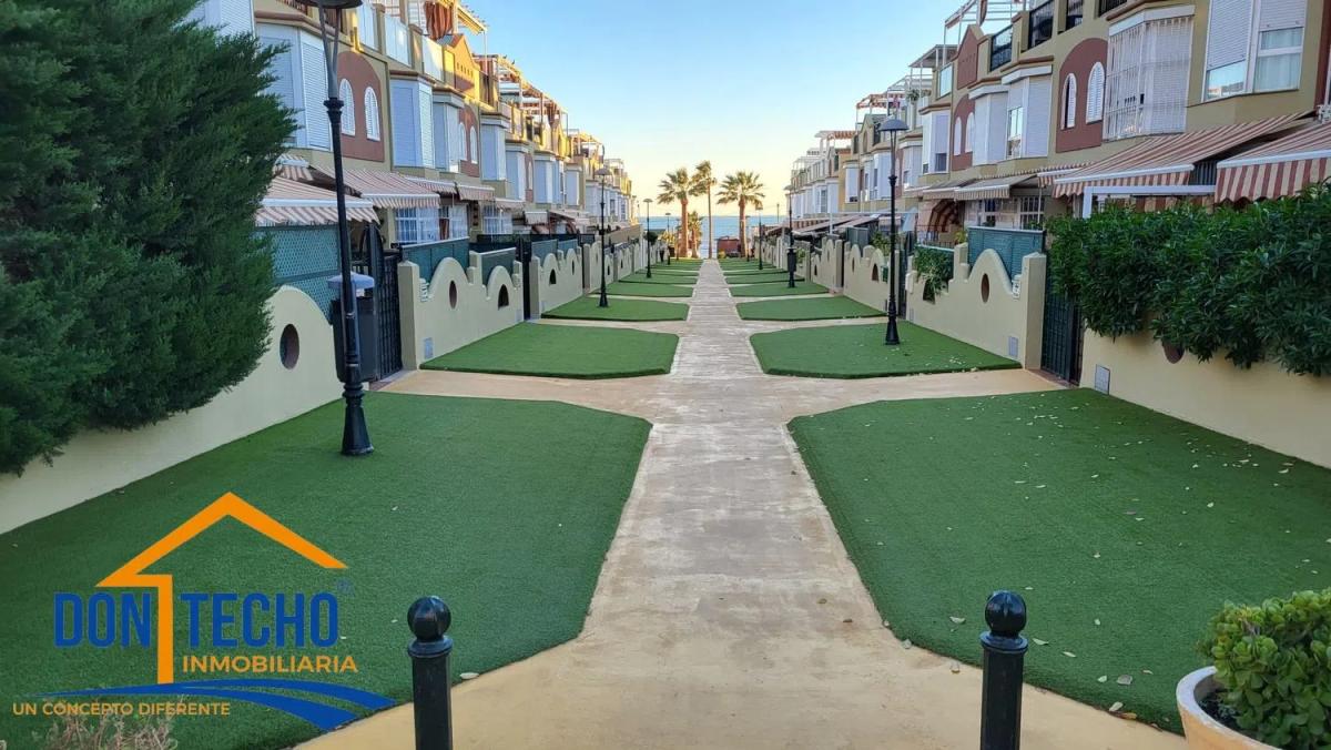 Venta de chalet independiente en Carril de la Estación, Rincón de la Victoria
photo 1