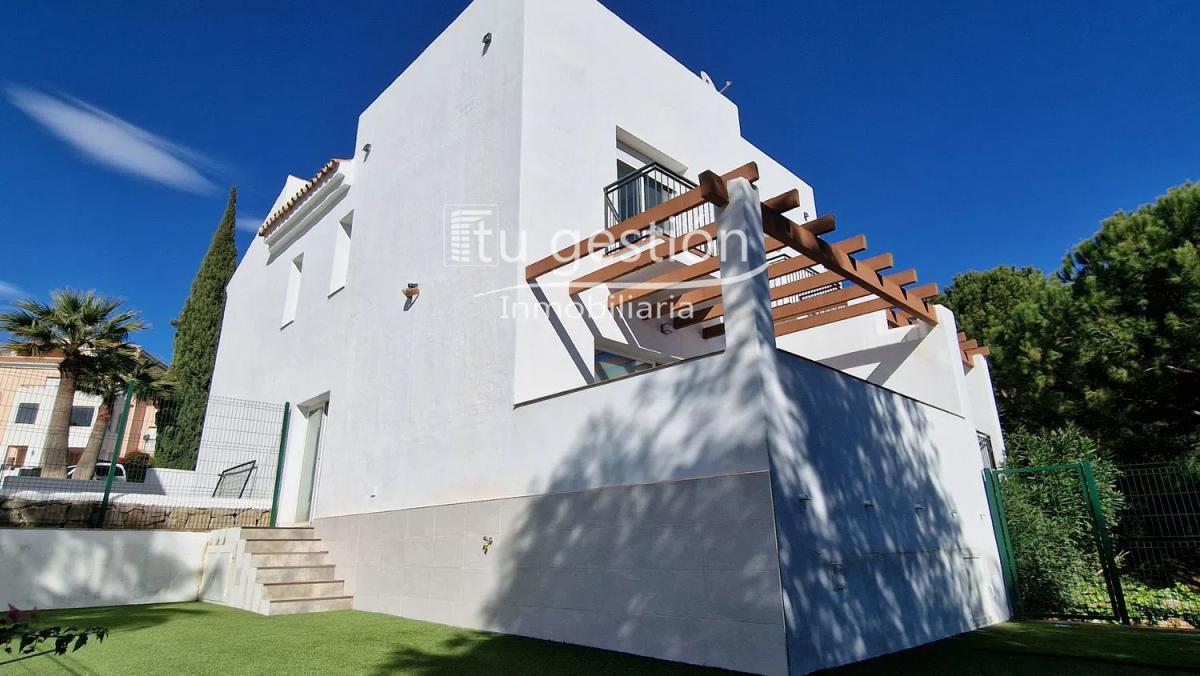 Sale of independent chalet in Calle Pueblo Andaluz, Alhaurín el Grande
photo 5