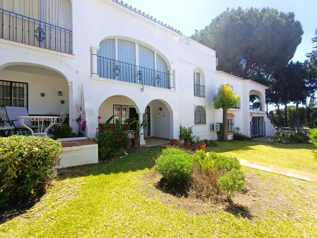 Venta de piso en Calle Magnolia, Estepona
photo 1