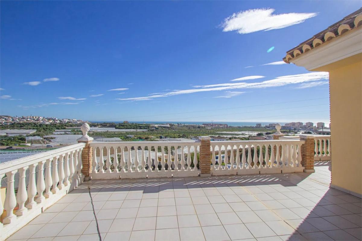 Sprzedaż niezależnego domku jednorodzinnego w Urbanización Amberes, 2 -58, Torrox photo 1