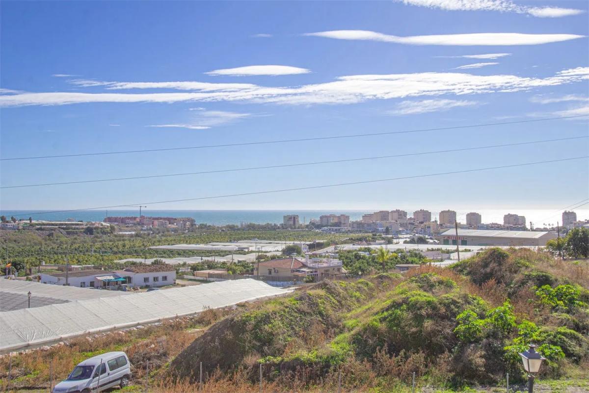 Sprzedaż niezależnego domku jednorodzinnego w Urbanización Amberes, 2 -58, Torrox photo 2