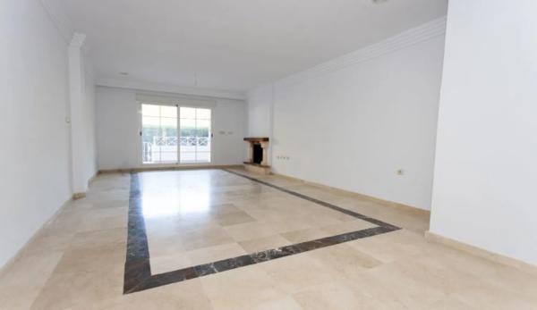 Piso en venta en  Barrio Rio Real, Marbella photo 2