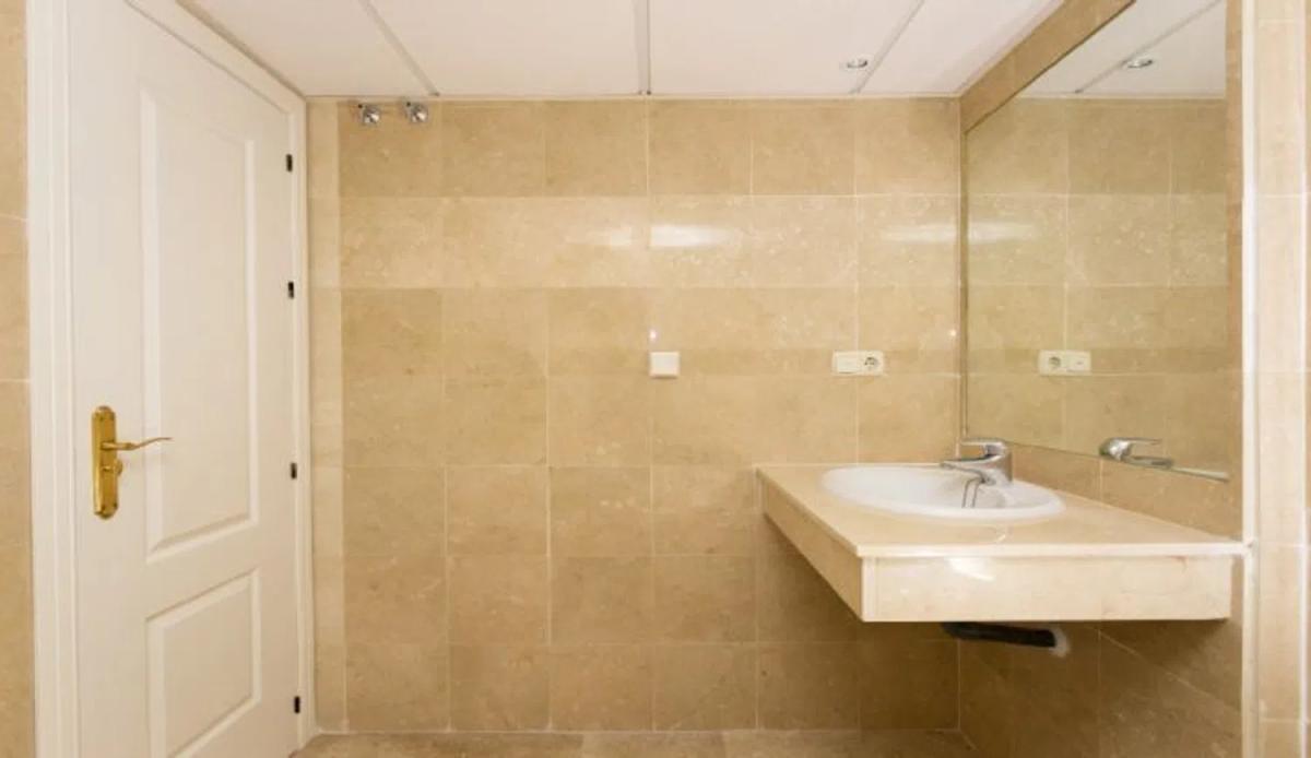 Venta de piso en Barrio Rio Real, Marbella
 photo 3
