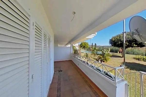 Piso en venta en  Barrio Rio Real, Marbella photo 1