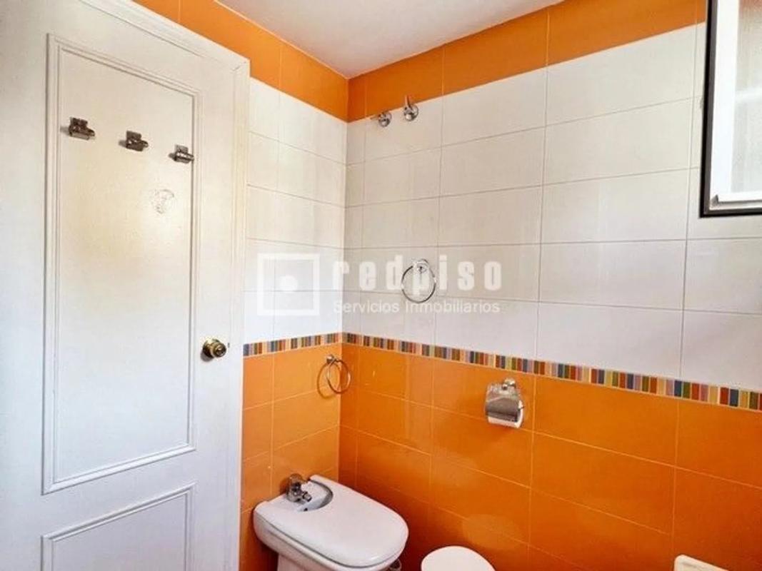 Продажа квартиры на Barrio Manantiales - Estación de Autobuses, Торремолинос
photo 3