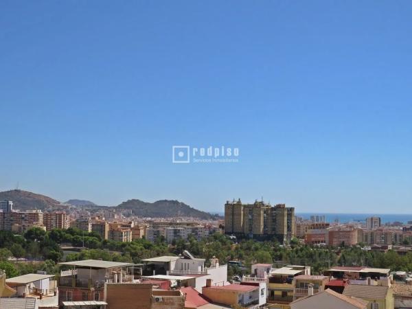 Chalet independiente en venta en  Barrio San Alberto - La Alcubilla - Florisol, Málaga photo 2