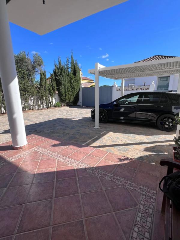 Venta de chalet independiente en Calle hungria s/n, Marbella
 photo 2