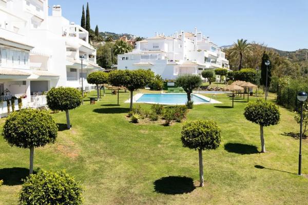 Piso en venta en  Barrio Rio Real, Marbella photo 2