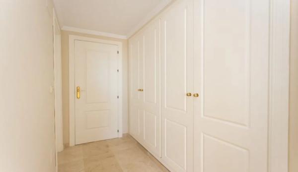 Piso en venta en  Barrio Rio Real, Marbella photo 4