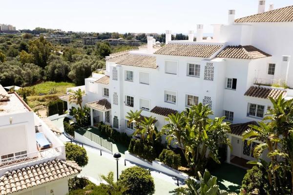 Piso en venta en  Barrio Rio Real, Marbella photo 1