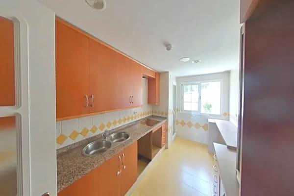 Piso en venta en  Barrio Rio Real, Marbella photo 3