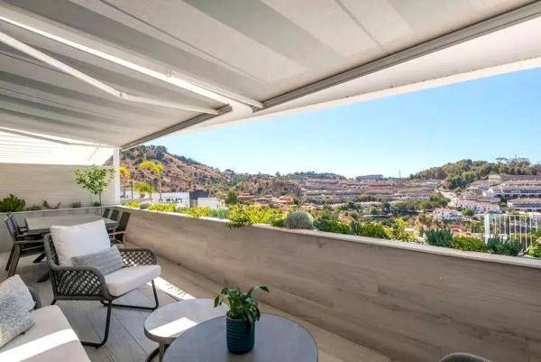 Piso en venta en  Barrio Limonar, Málaga photo 2