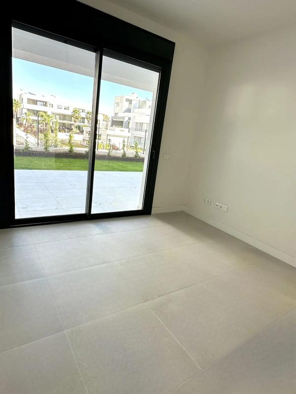 Sale of apartment in Calle los Avellanos, Estepona
 photo 2